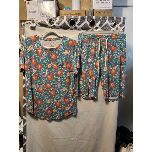 Lates By Kates Woman's Floral Pajama Set Short Sleeve Size Small - Picture 1 of 9